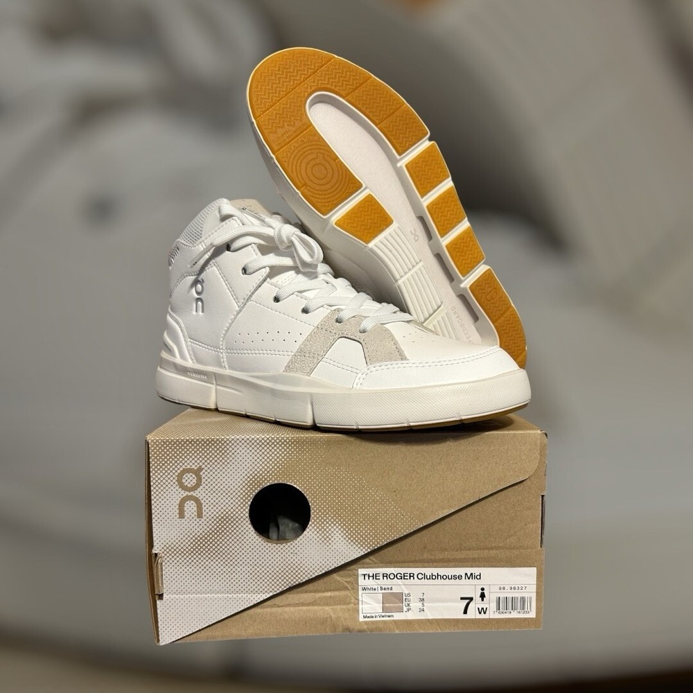 Women's Size 7 On Cloud The Roger Clubhouse Mid White Sand NEW 169.99